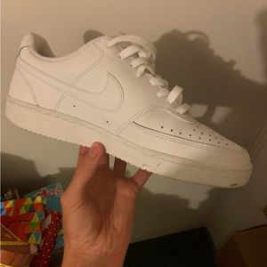 white court street shoes unisex. men 6.5. women 8.5